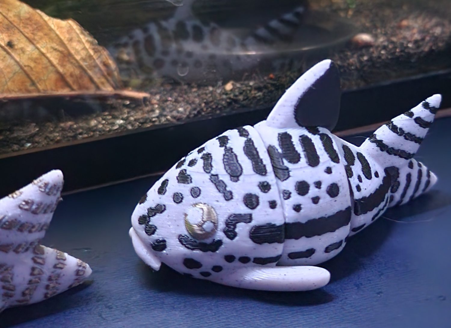1000009168 Corydoras Fish Articulated Fidget Toy