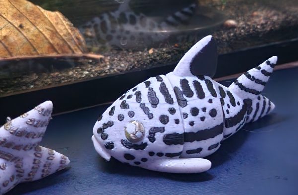 1000009168 Corydoras Fish Articulated Fidget Toy